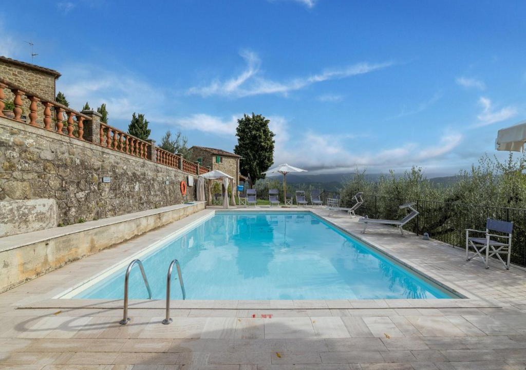 Caprese Michelangelo House | Panoramic stone apartment with swimming pool