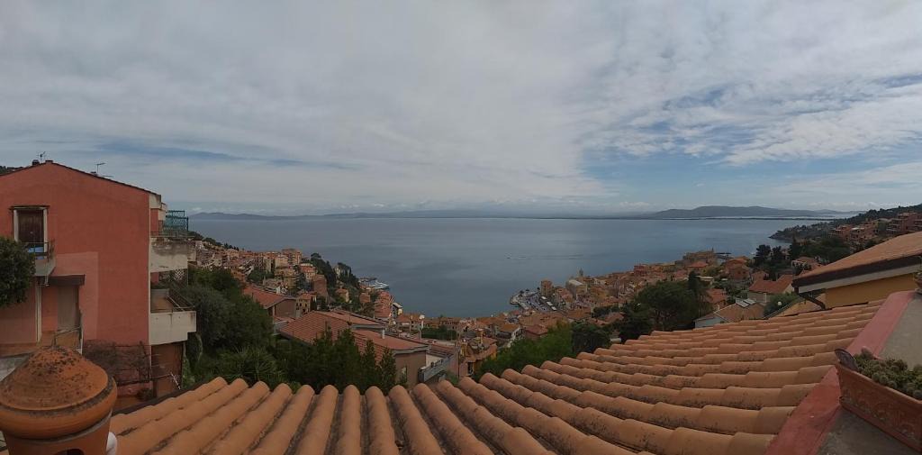 Porto Santo Stefano Apartment | panoramica terrazza sul mare con parcheggio