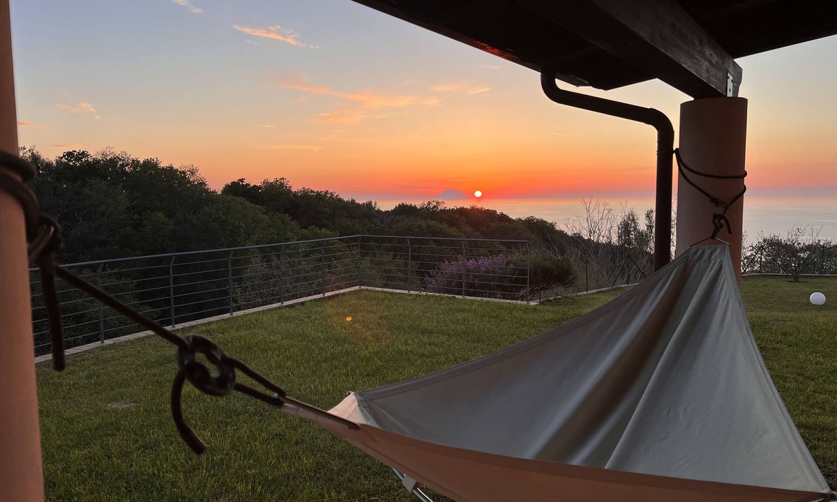 Drapia Apartment | Peaceful retreat with Stromboli sunsets