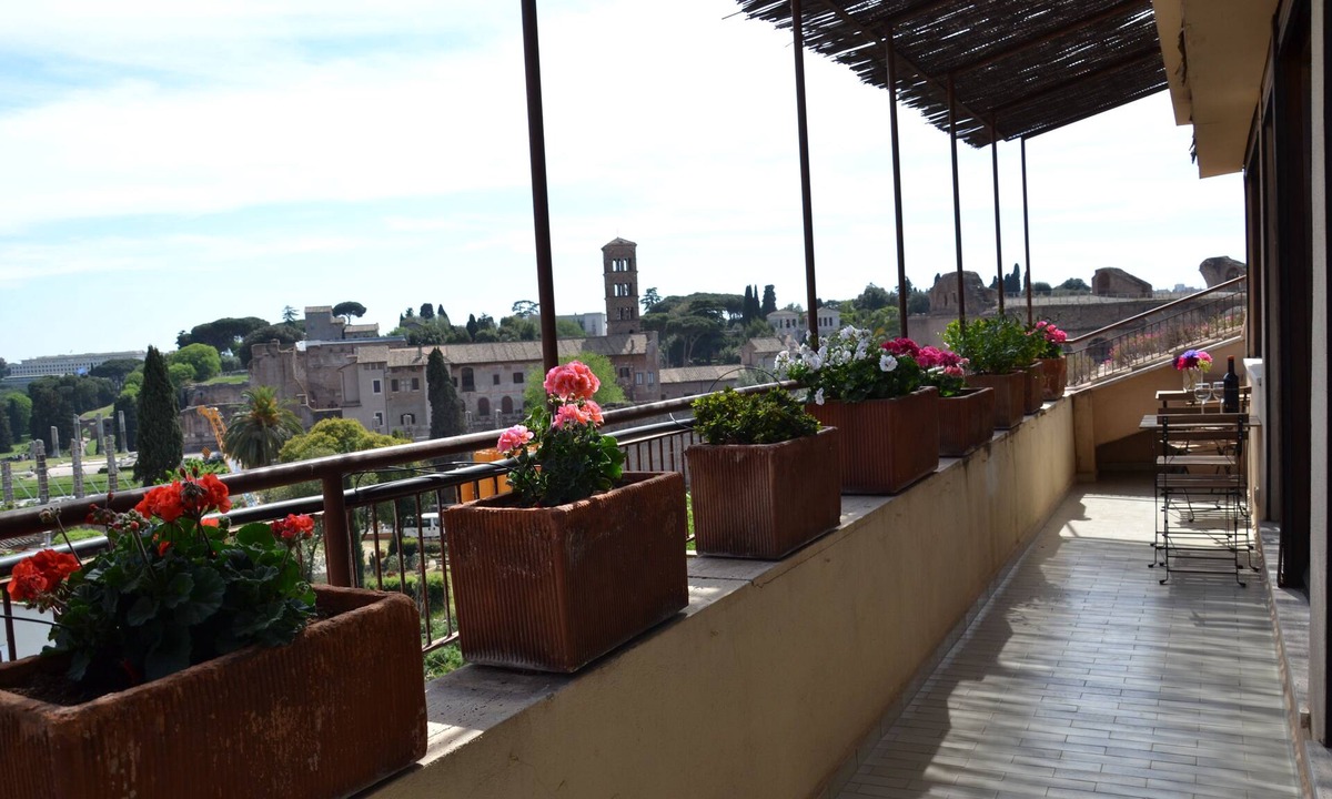 Monti Apartment | PENTHOUSE WITH VIEW NEAR THE COLOSSEUM