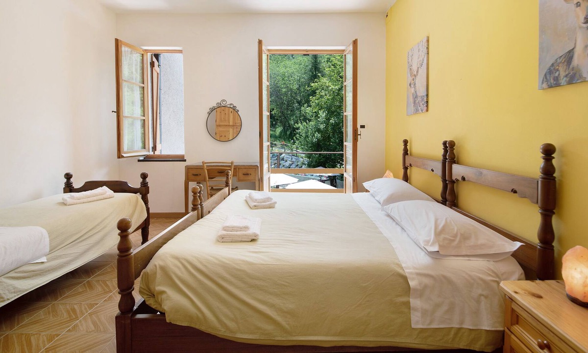 Borzonasca Apartment | Pet-Friendly Apartment with Mountain View, Shared Pool & Wi-Fi
