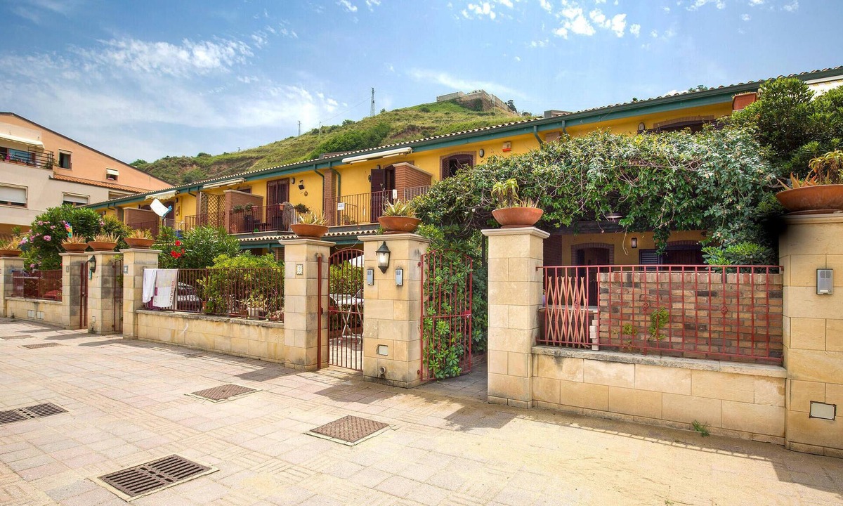 Pizzo House | Pet friendly home in Pizzo Calabro with kitchen