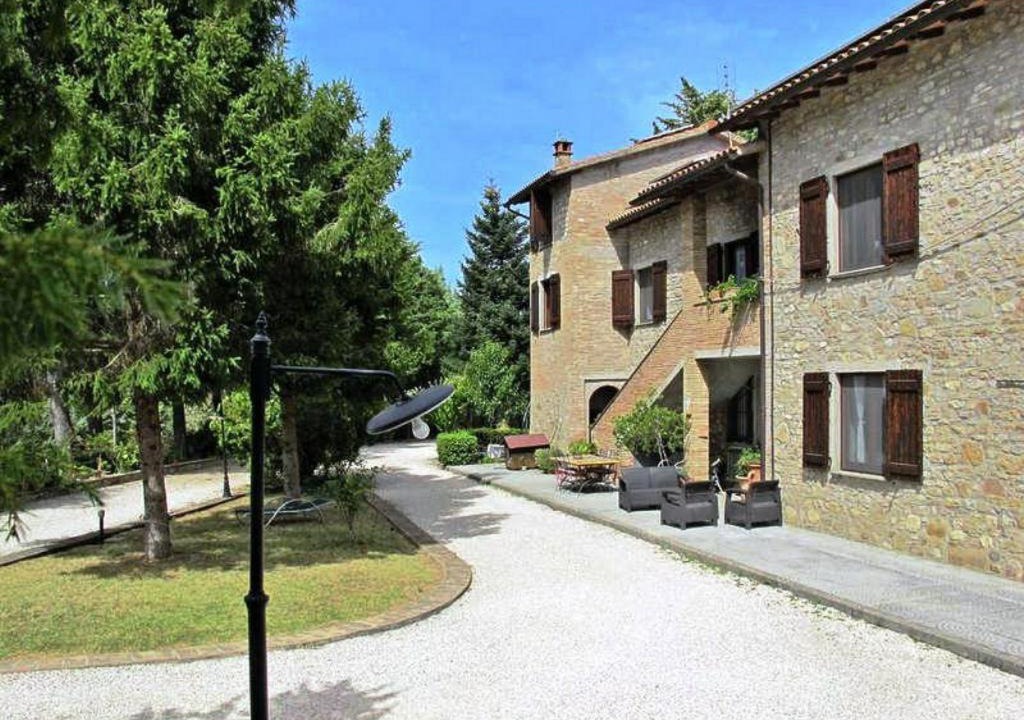 Ramazzano Villa | Podere Caldaruccio La Pineta - 26 people Cottage & Villa
