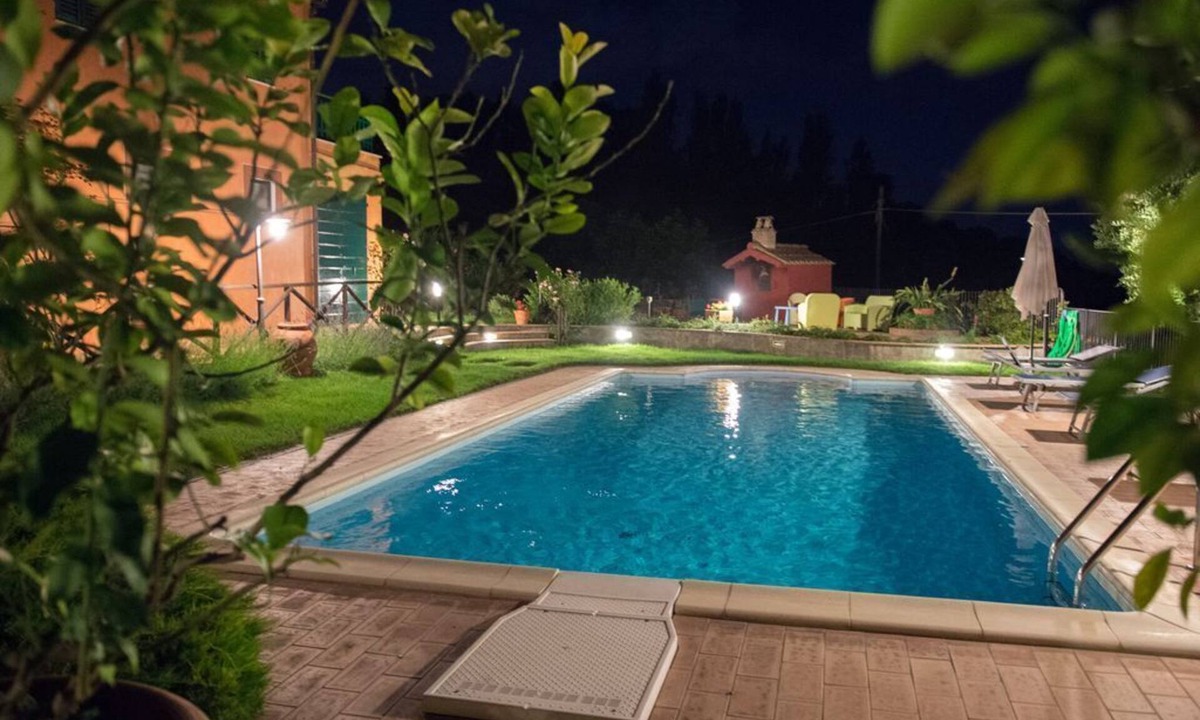 Monte Roberto House | Poggio Montali Nestled among vineyards and olive groves