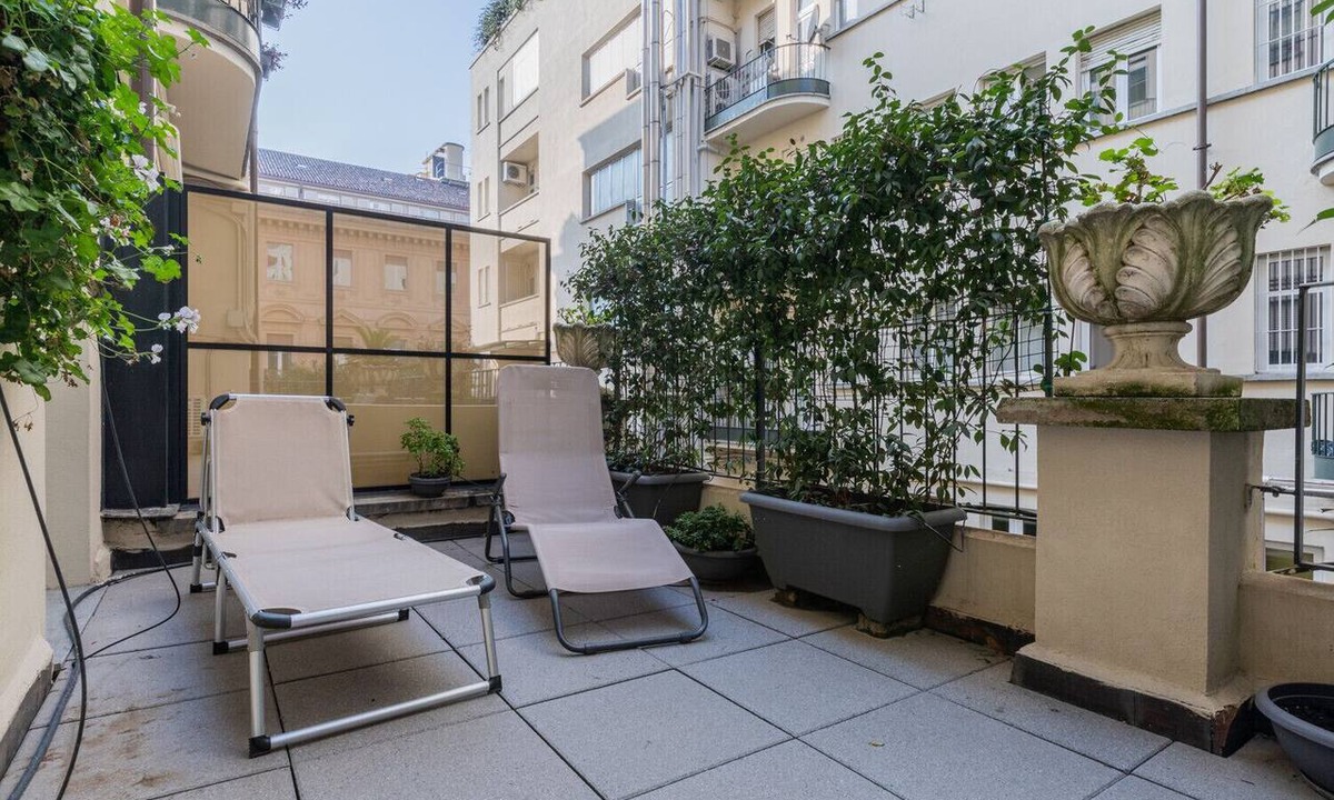Historic Centre Apartment | Prestige Apartment Via Roma by Wonderful Italy