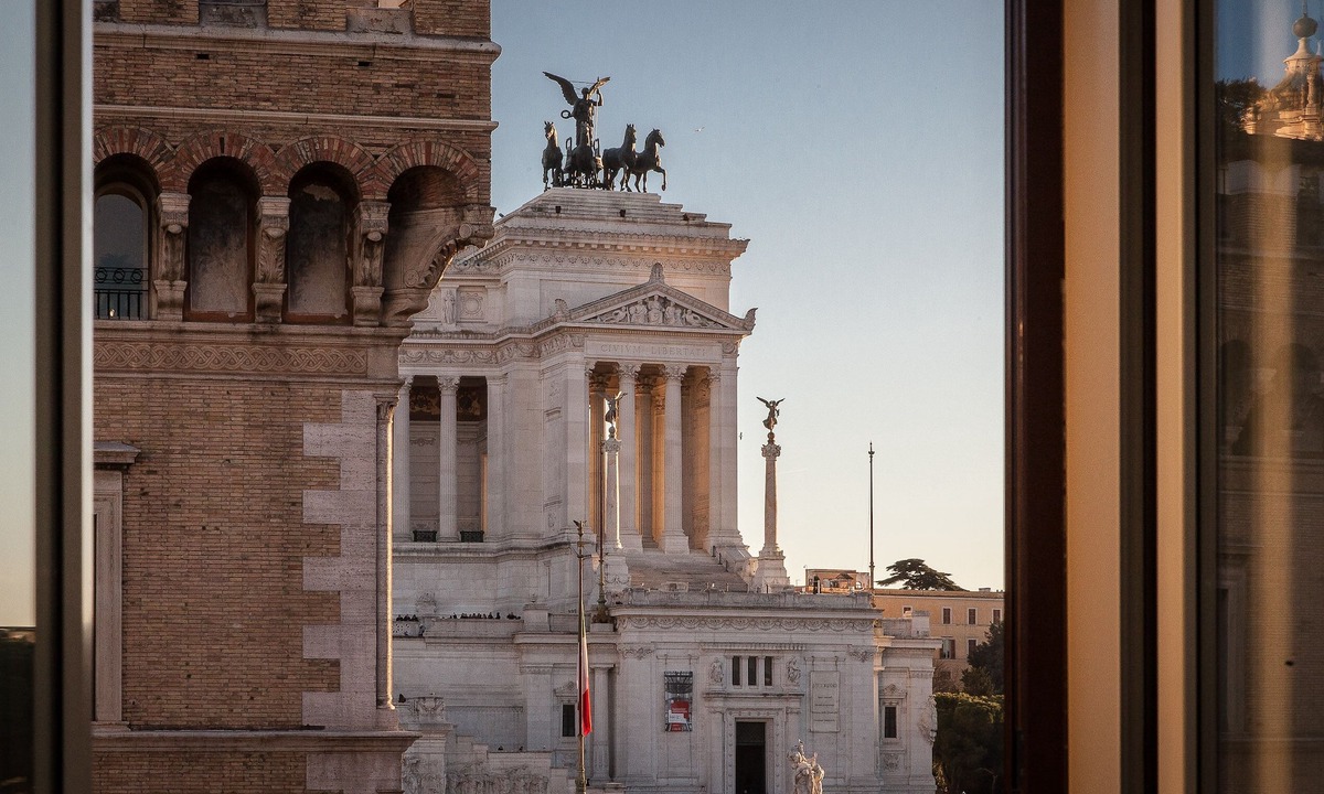 Rione III Colonna Apartment | Prestigious apartment with view on Piazza Venezia | Piazza Venezia View Luxury Apartment B
