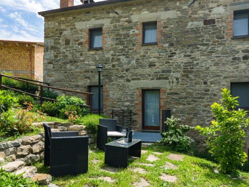 Sestino House | Pretty Farmhouse with pool