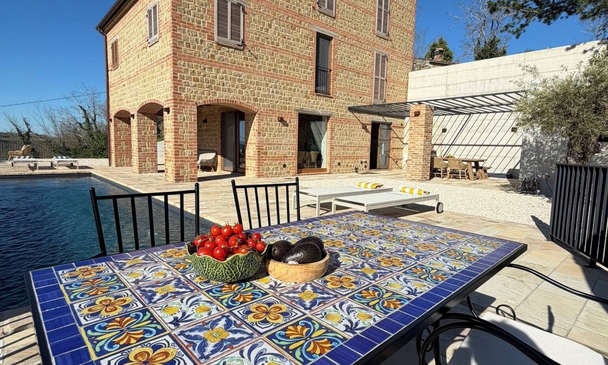 Gualdo Villa | Private Luxury Villa for 8 | Heated Pool | Scenic Sibillini Views | A/C Bedrooms