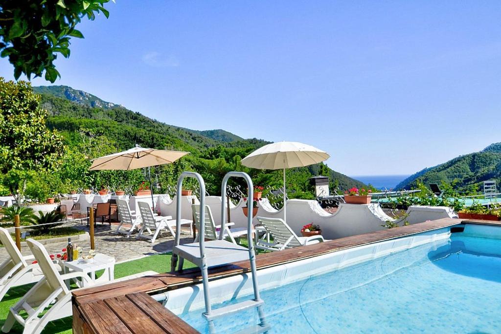 Pucara Villa | Pucara Villa Sleeps 2 with Pool and Air Con