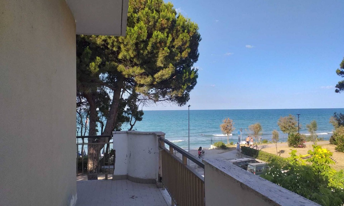 Pineto Bed & Breakfast | Quadruple room just steps from the sea - Ideal for a relaxing vacation