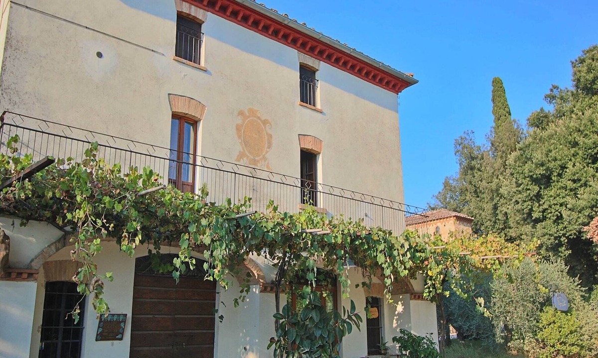 Umbertide House | Raffinée Farmhouse with pool views