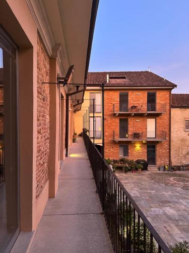 Asti Apartment | Recinto Nobili 2 - private parking vista cortile