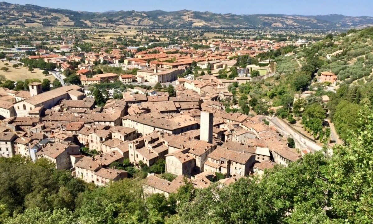 Gubbio Apartment | Red House Historical Center Holiday House