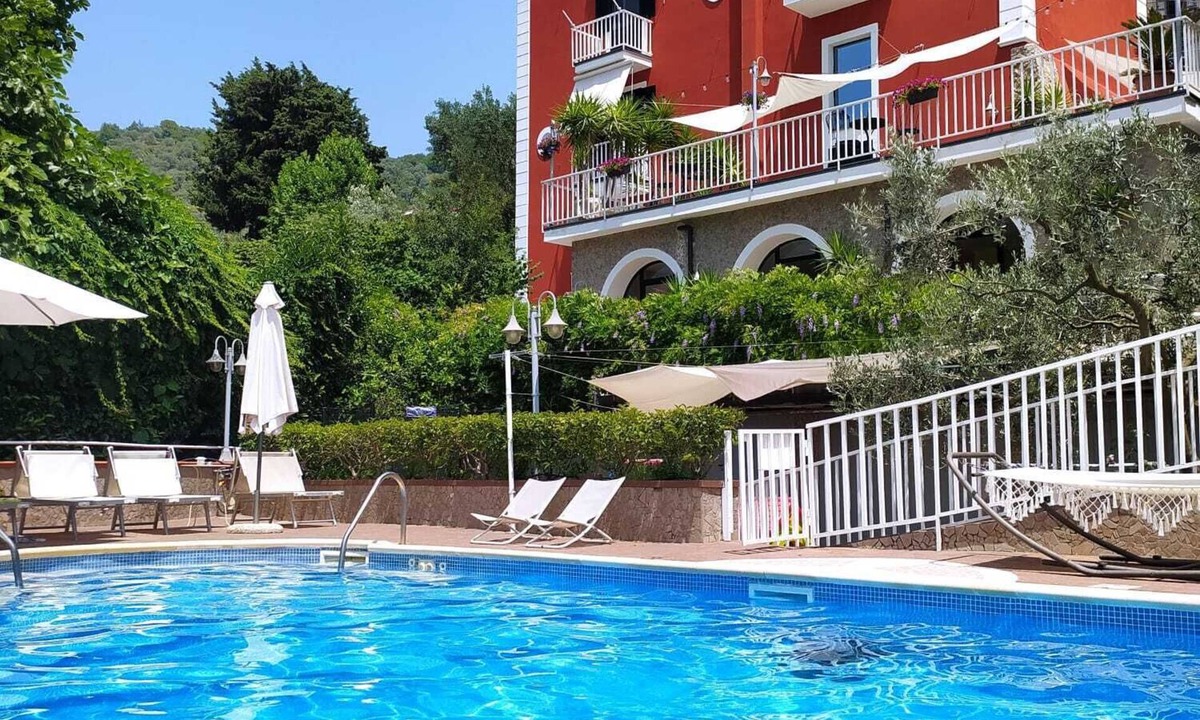 Pellezzano House | Red - Relaxation near Salerno, Pompeii & Amalfi