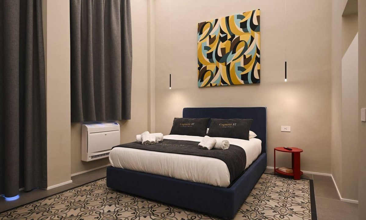 Municipio 1 Apartment | Refined suite in the heart of Bari