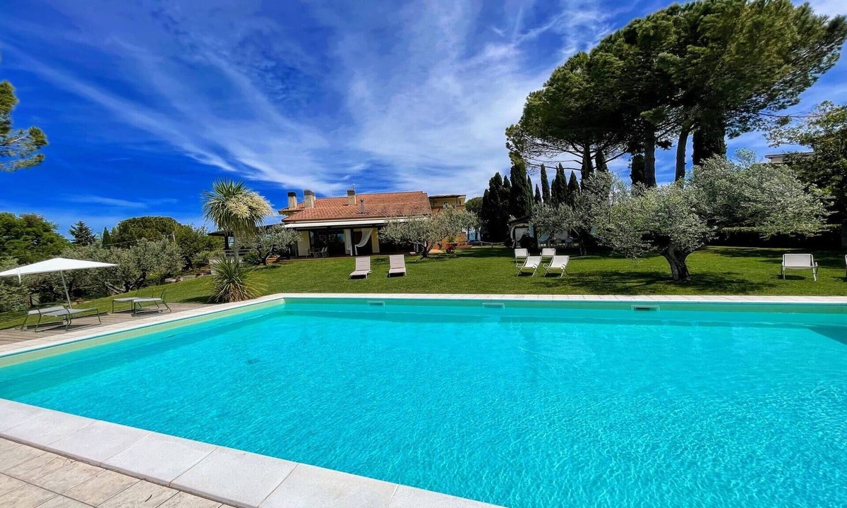 Pietrauta Villa | Relax in Italy s most famous Sagrantino wine and truffle. Slps 15. Exc pool