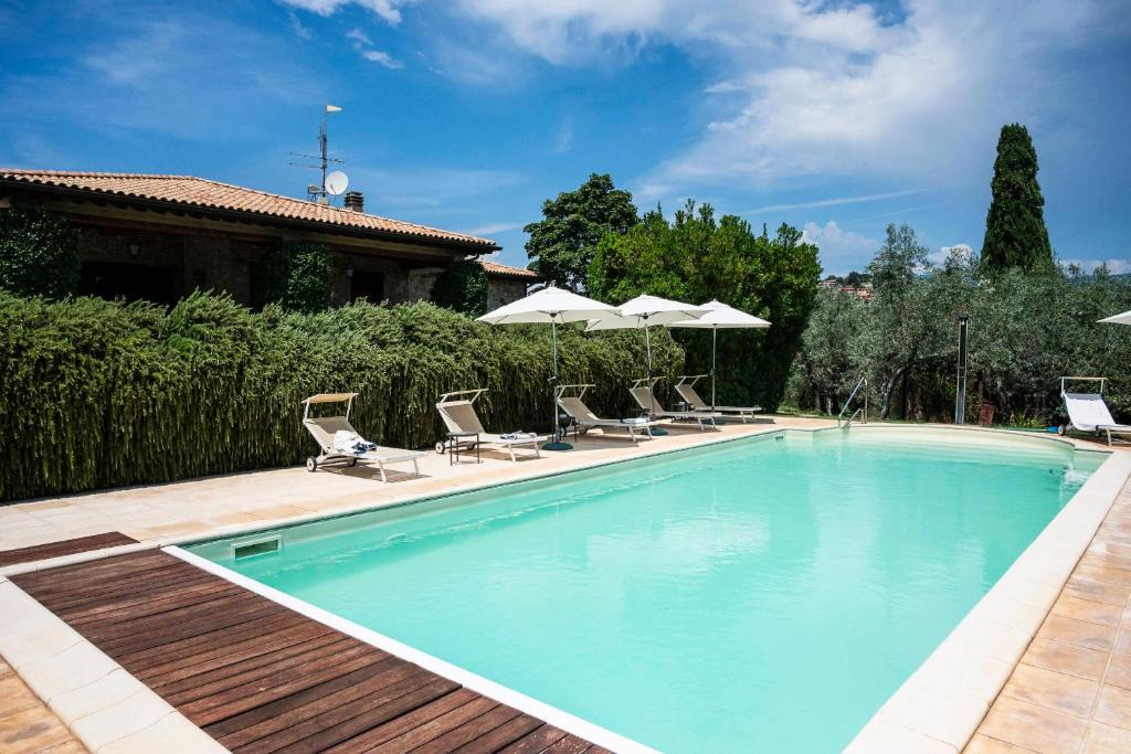 Montopoli di Sabina House | Relax in piscina