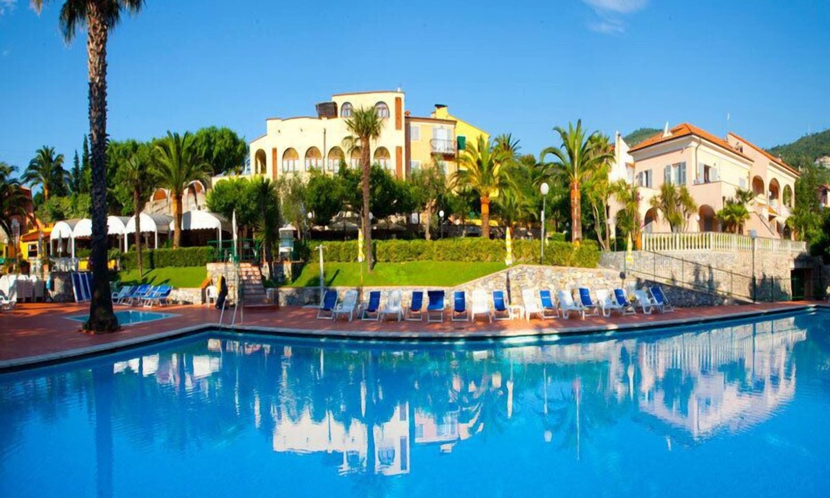 Pietra Ligure Apartment | Residence Pian Dei Boschi Two-room Apartment 4 Pax