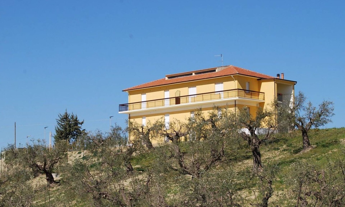 Offida Apartment | Residenz Borgo Offida mit großem Garten by Interhome