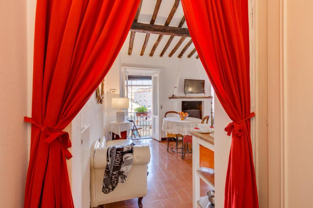 Trastevere Apartment | Roman Holiday Wine House