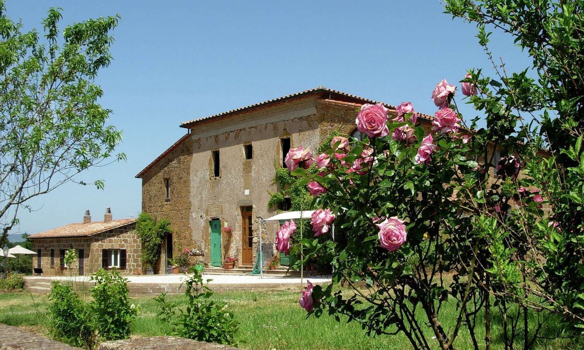 Sorano House | Romantic Farmhouse with Pool