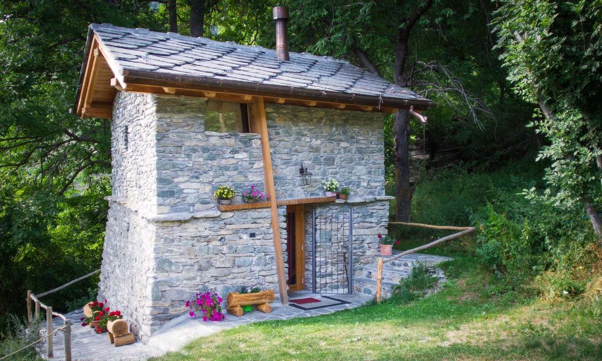 Brengon House | Romantic little house. Spring HARMONIES, Christmas markets