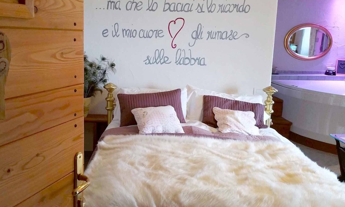 Excenex Apartment | Romantic Suite with Jacuzzi and private balcony with view