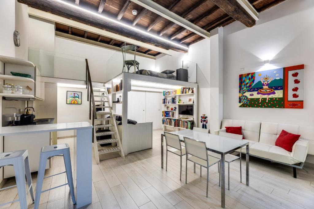 Rione XI Sant'Angelo Apartment | Rome Historic Center LOFT