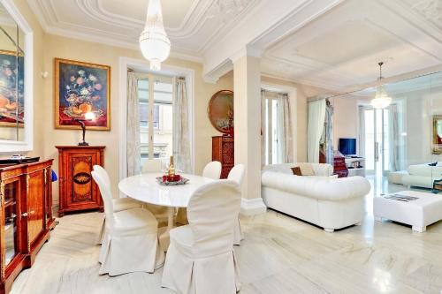 Rione III Colonna Apartment | Rome luxury apartment to Spanish Steps