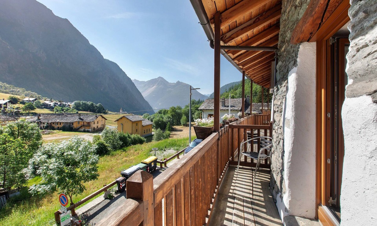 Ollomont Apartment | Room 3 – Quadruple with Mountain View, Balcony and Wi-Fi