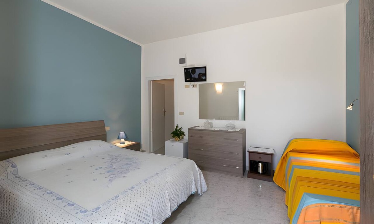 Castellina Marittima Apartment | Room 'Agriturismo Case Nuove - Camera Ste' with Shared Pool, Wi-Fi and Air Conditioning