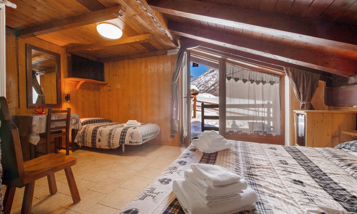 Rhemes-Notre-Dame Apartment | Room 'Camera 1' with Shared Terrace, Private Garden and Wi-Fi