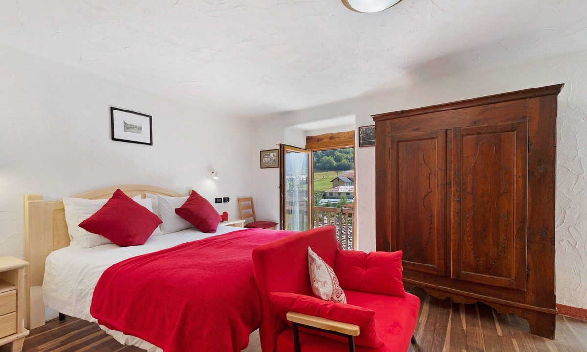 Ollomont Apartment | Room 'Camera 2 - Doppia' with Mountain View, Balcony and Wi-Fi