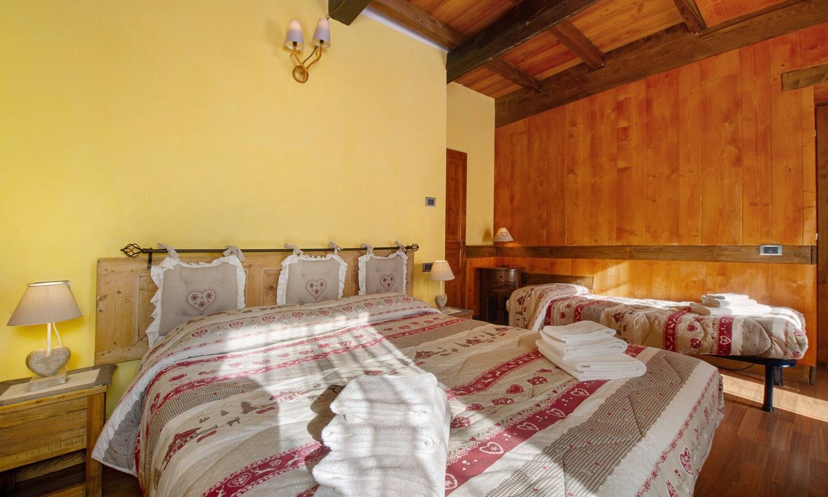 Rhemes-Notre-Dame Apartment | Room 'Camera 9' with Shared Terrace and Wi-Fi