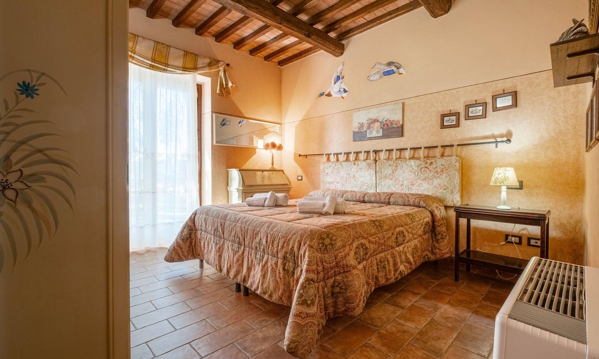 Manciano Apartment | Room 'Camera Degli Angeli - Il Maggio' with Shared Pool, Wi-Fi and Air Conditioning