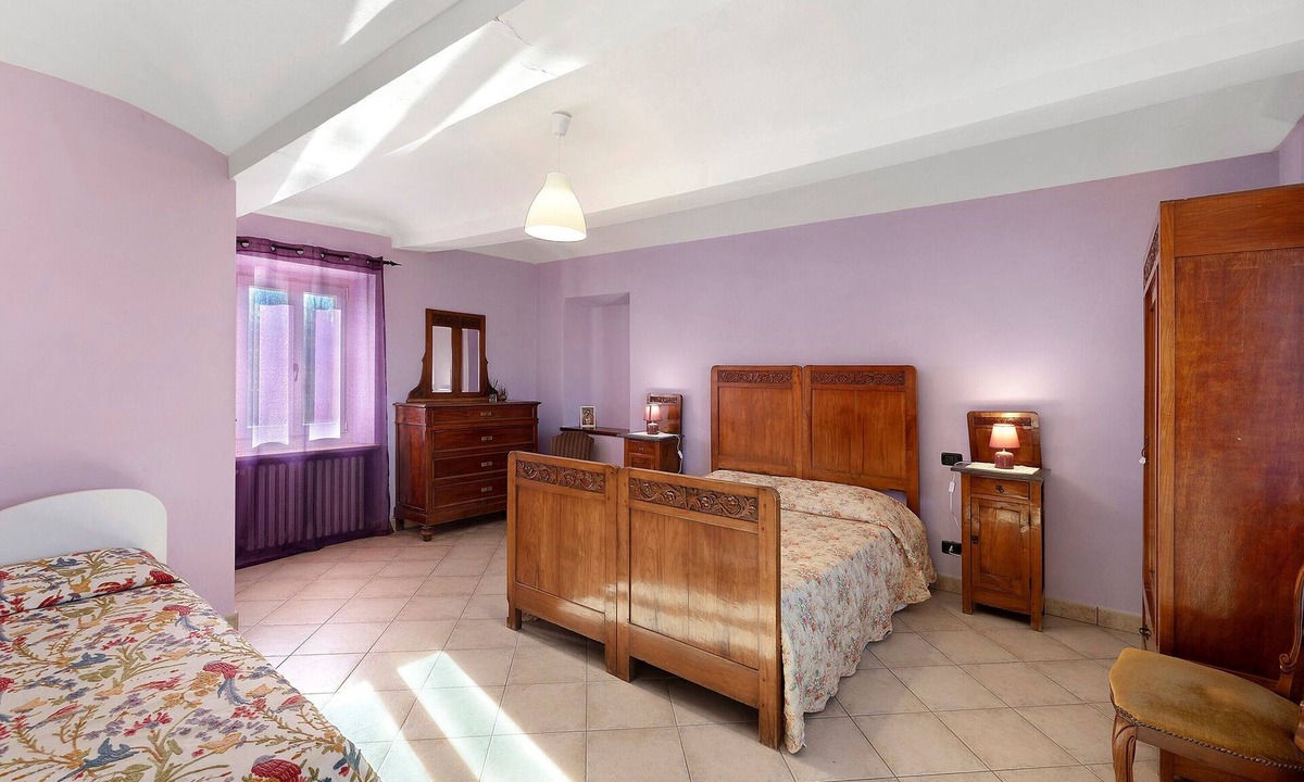 Costigliole d'Asti Apartment | Room 'Cavallo' with Mountain View, Shared Pool and Wi-Fi