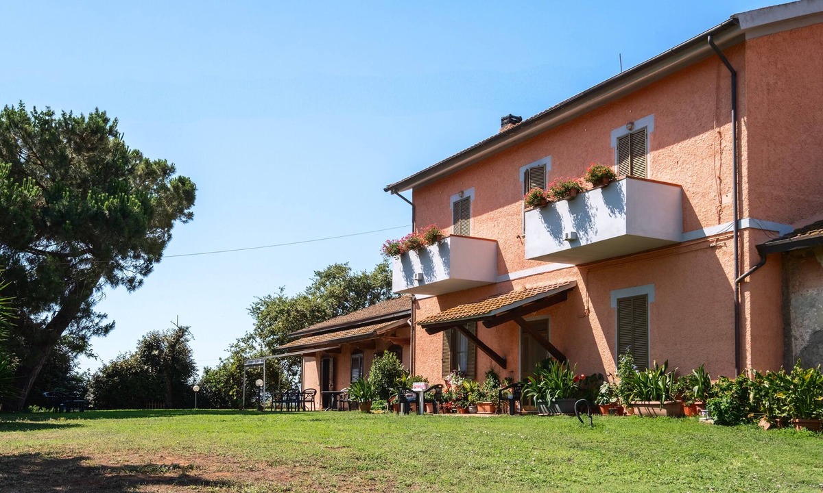 Grosseto Apartment | Room 'Col Moschin - Camera 4' with Shared Terrace, Wi-Fi and Air Conditioning