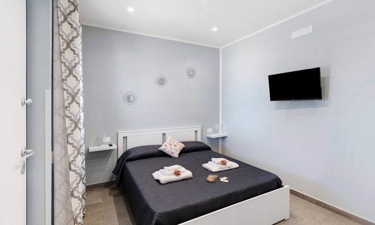 Capaccio-Paestum Apartment | Room 'La Fiesta' with Sea View, Wi-Fi and Air Conditioning