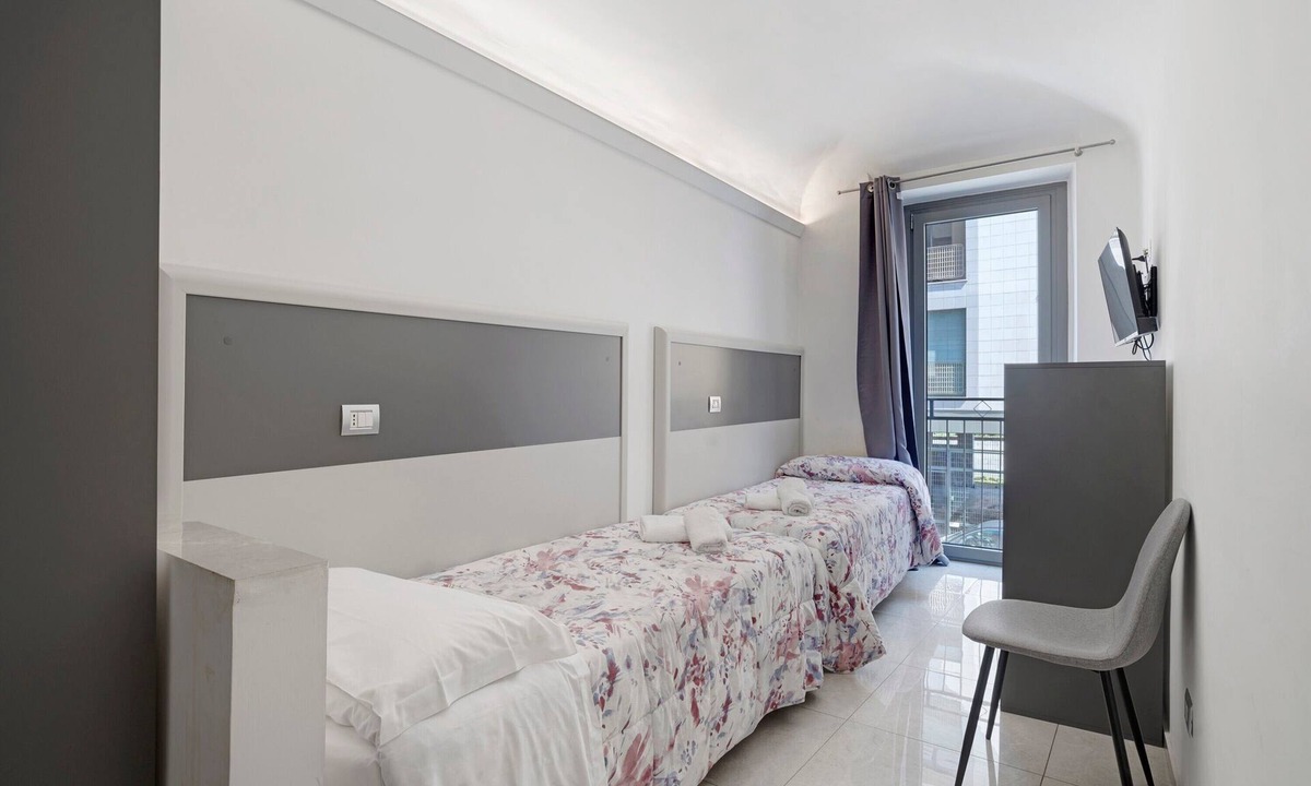 Novara Apartment | Room 'Stanza 101' with Balcony and Air Conditioning