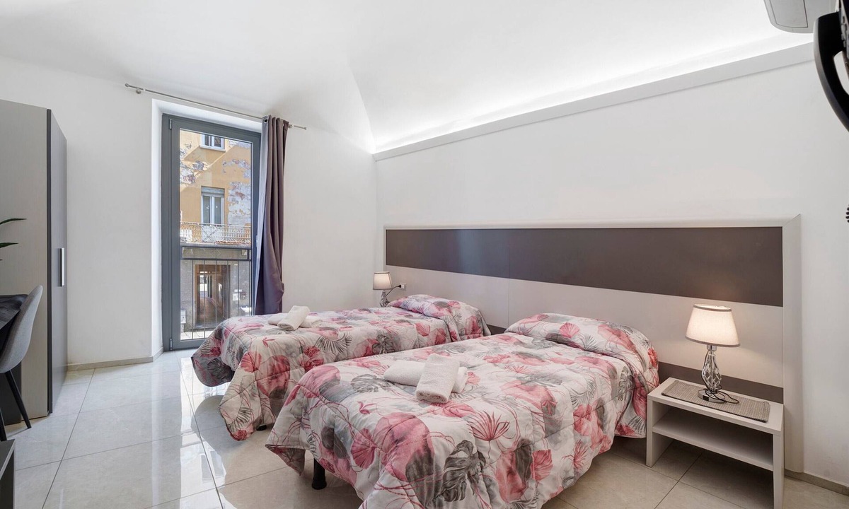 Novara Apartment | Room 'Stanza 101' with Balcony and Air Conditioning