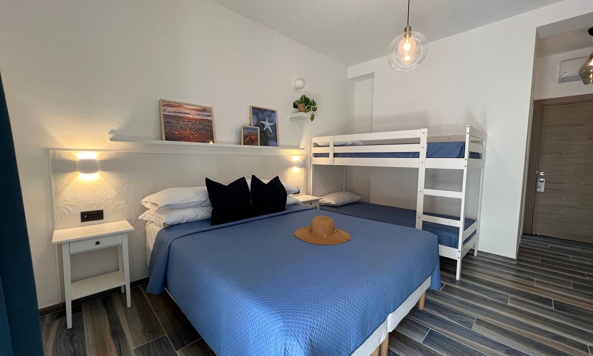 Marina Di Camerota Bed & Breakfast | Room with sea view and private balcony