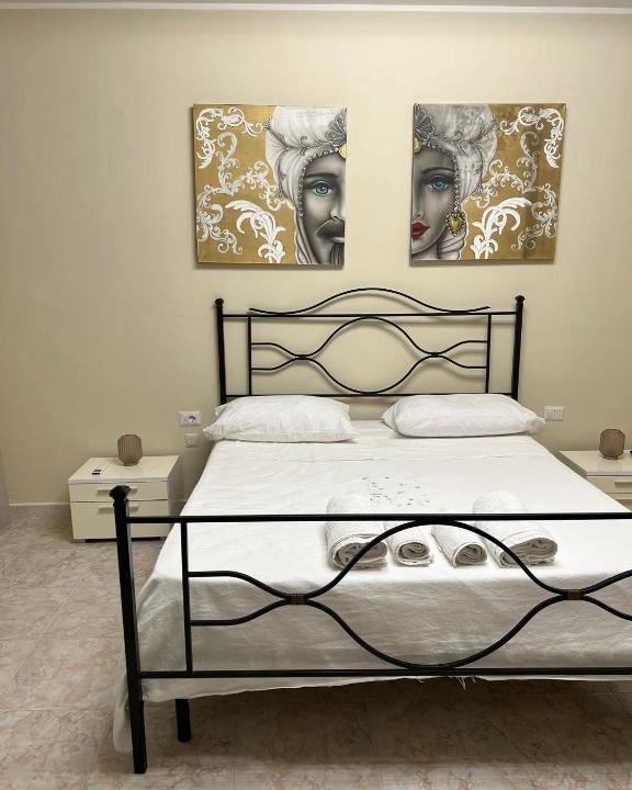 San Felice House | Rose house