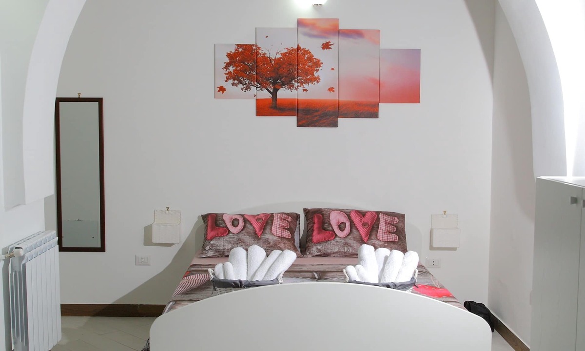 Historical Downtown Salerno Apartment | SALERNO CENTRO LUCI D'ARTISTA AMALFI COAST