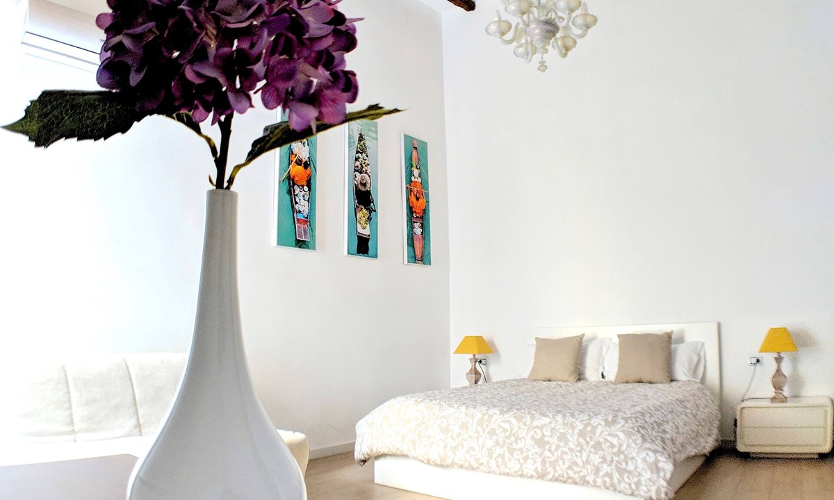 Quartieri Spagnoli Apartment | San Carlo Apartment - Piazza del Plebiscito -