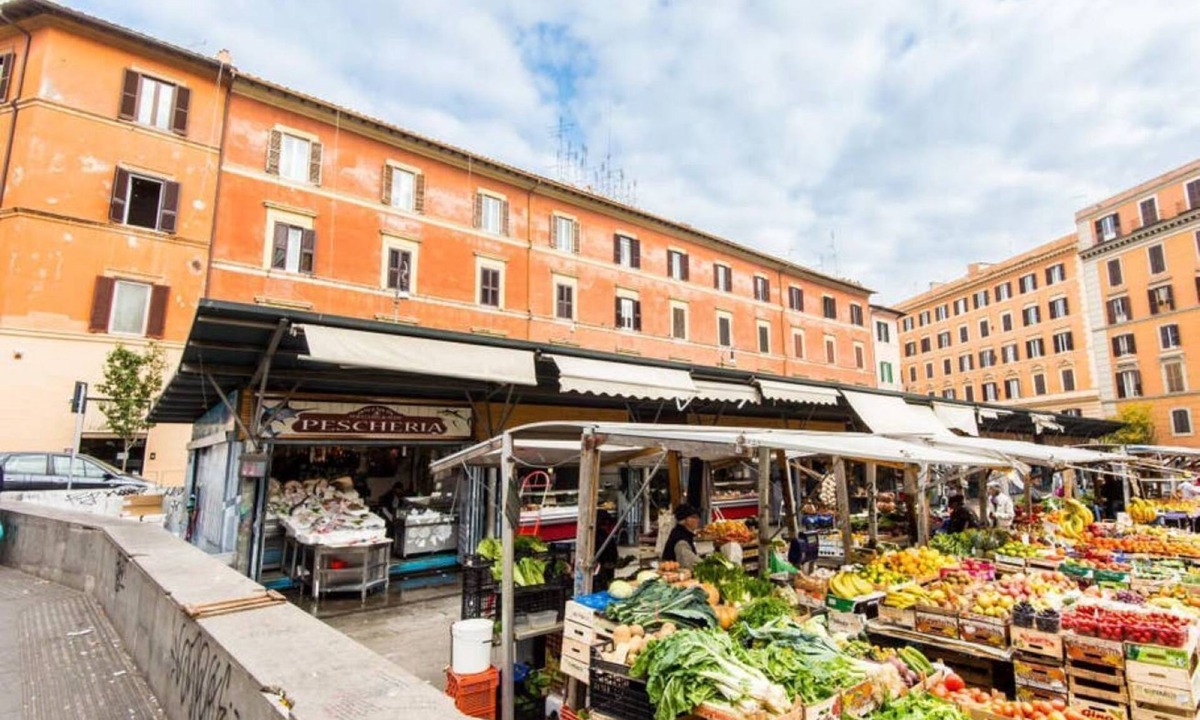 Trastevere Apartment | San Cosimato Luxury Bright Apartment