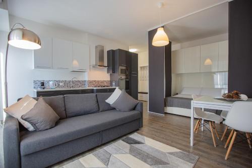 Quarto Cagnino Apartment | San Siro's Lights " Metro 3 Minutes, Stadium 5 Minutes"