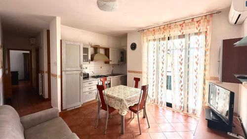 Marzocca Apartment | SE095 - Marzocca, trilocale comodo al mare e ai servizi