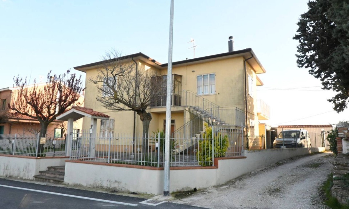 Roncitelli Apartment | SE235 - Senigallia, large three-room apartment with furnished courtyard