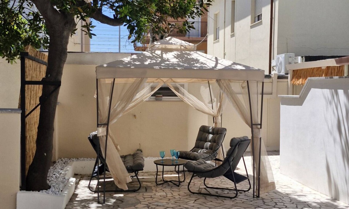 Senigallia Apartment | SE284 - Senigallia, newly renovated two-bedroom apartment just 50 meters from the sea