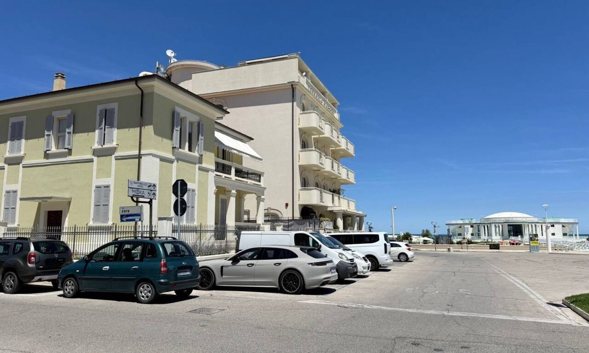 Senigallia Apartment | SE297 – Senigallia, two-bedroom apartment in an exclusive location with A/C